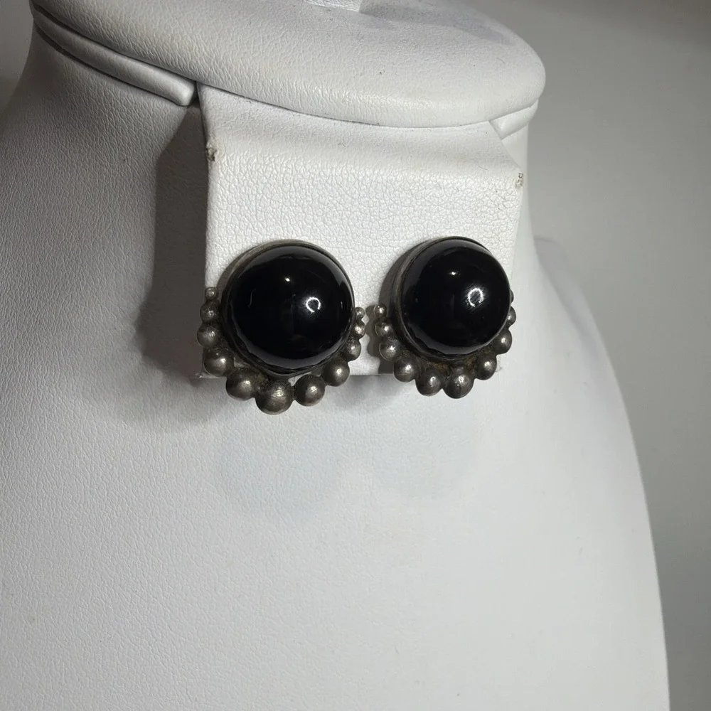 STERLING SILVER Onyx VINTAGE ESTATE Screw CLIP ON DomeEARRINGS 6.4Gr